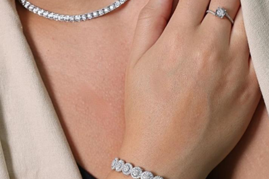 The Ultimate Gifting Guide: Timeless Jewelry in 2025 in Dubai