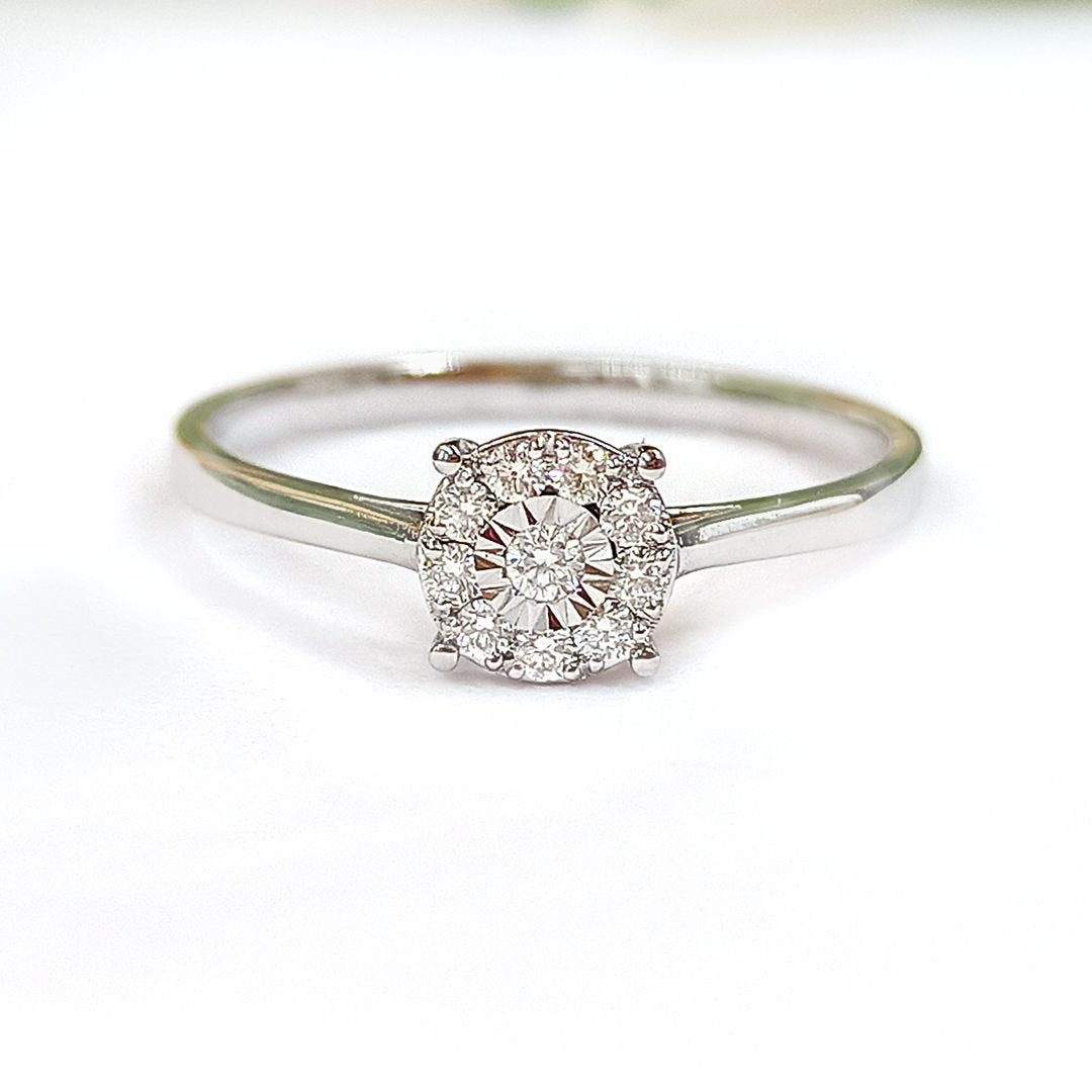 Elegant Diamond Engagement Ring