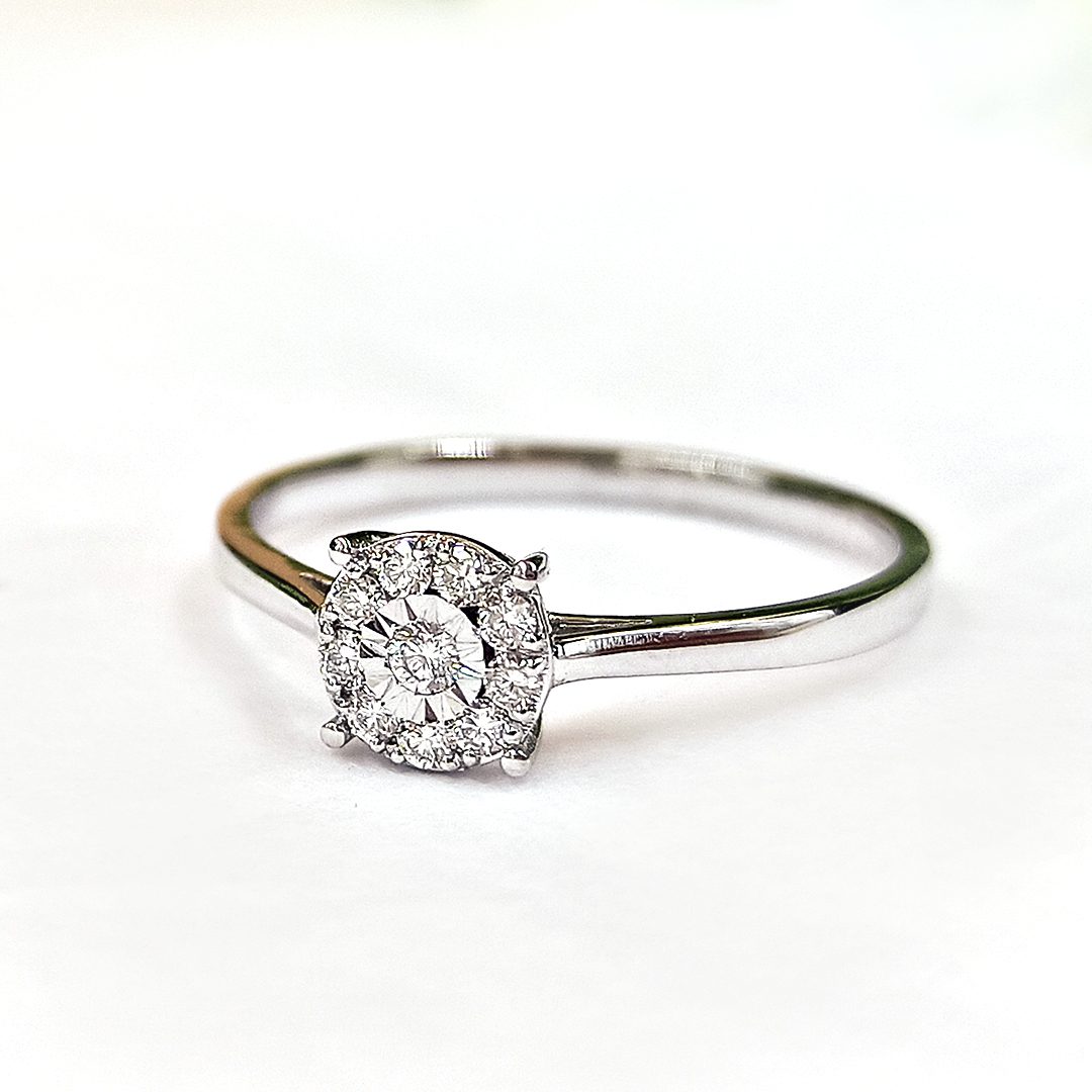 Elegant Diamond Engagement Ring
