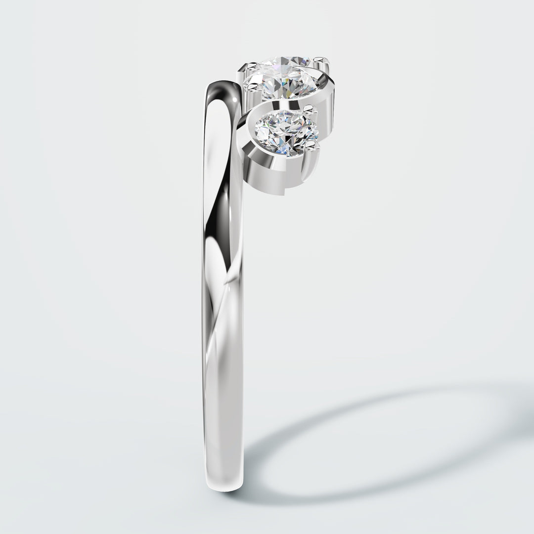 Graduated diamond ring