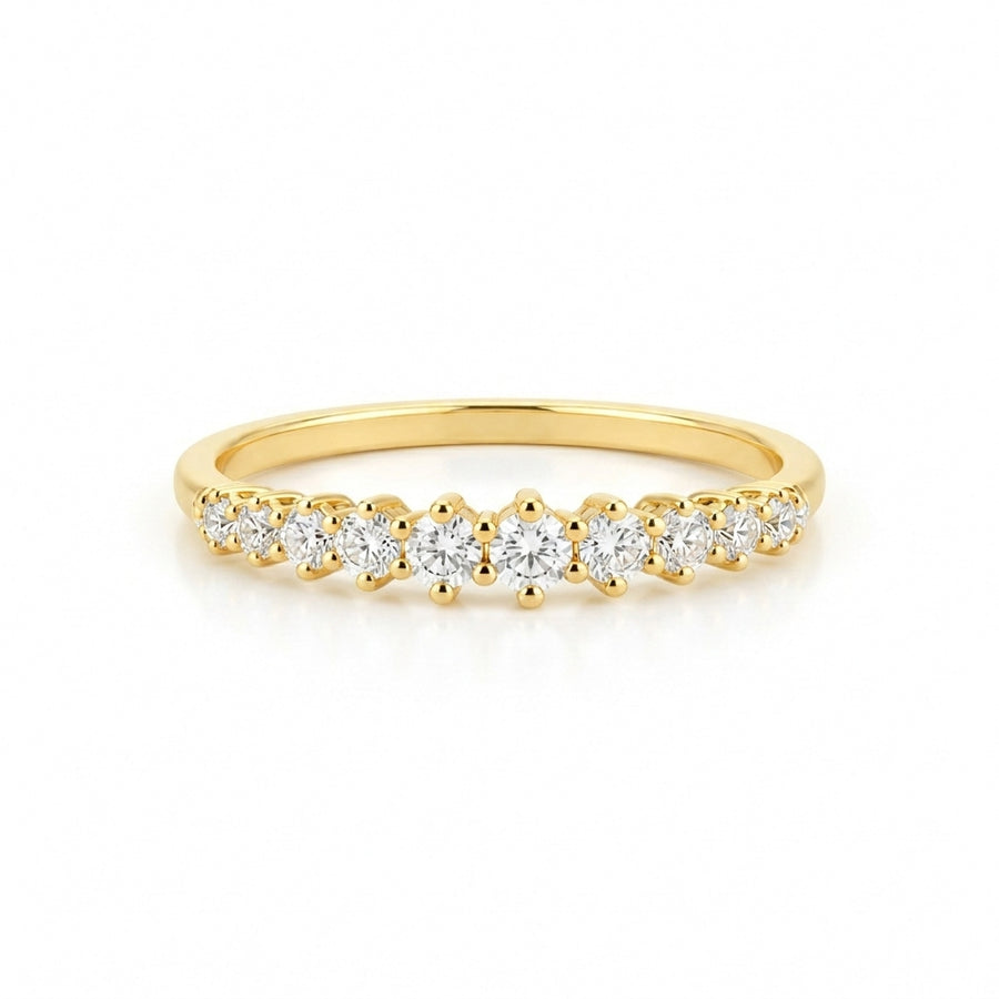 Graduated Diamond Wedding Band